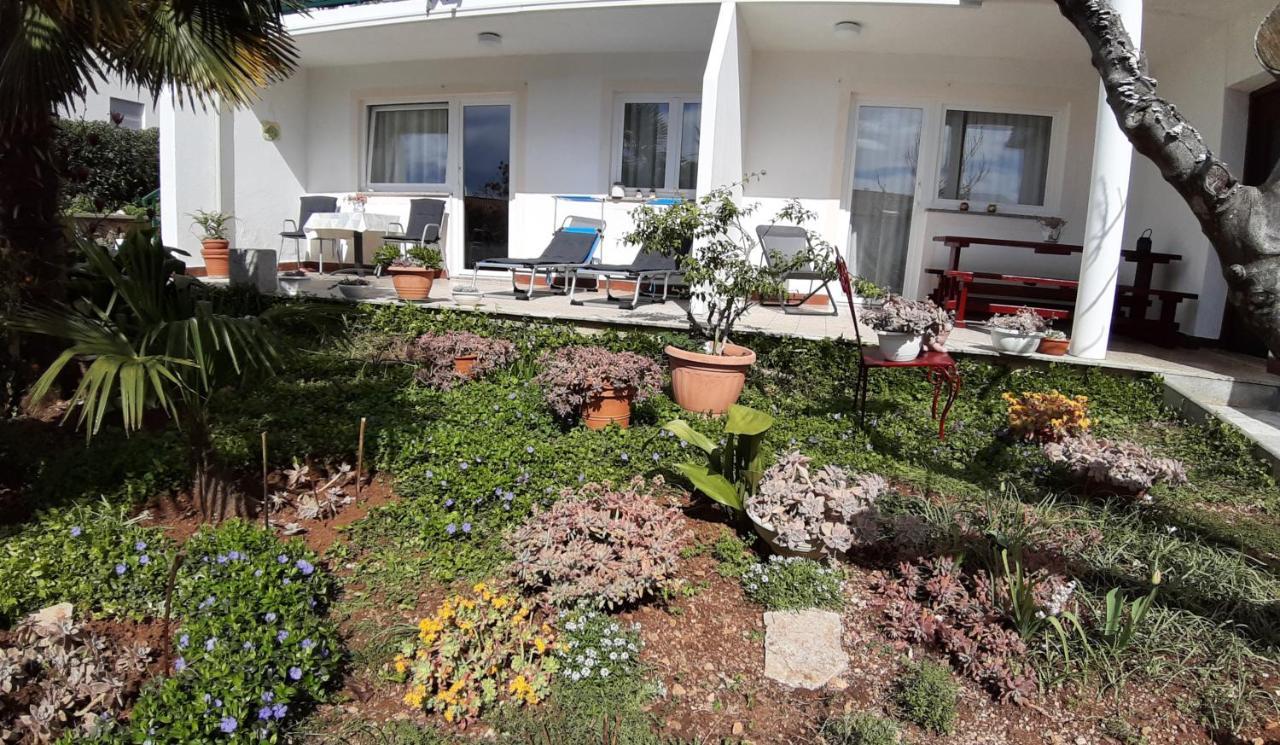 Apartments Summer Bloom Krk Town Eksteriør billede